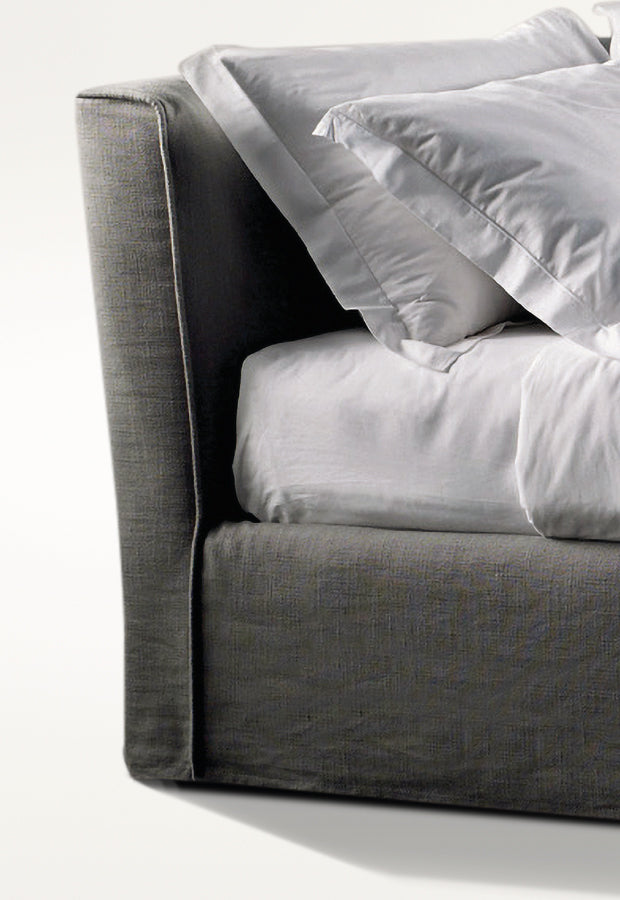 High End Law Bed by Meridiani Casa Design Grou