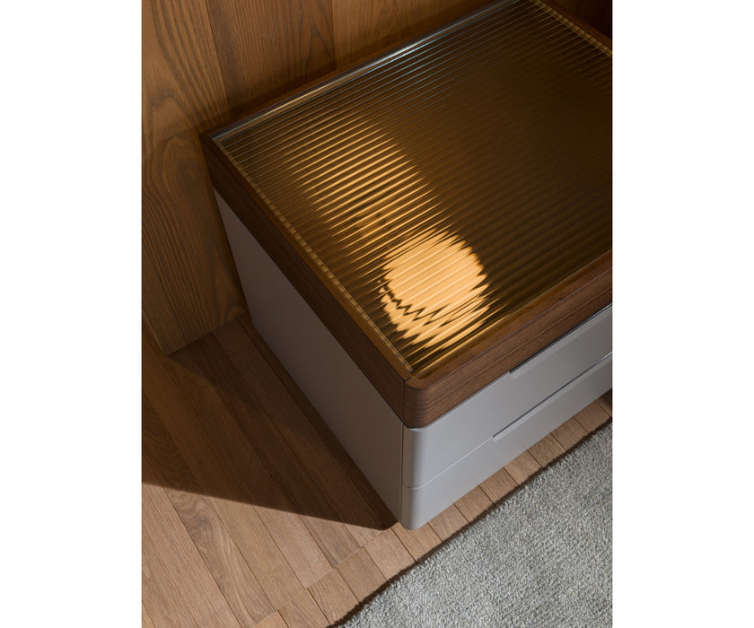 Luxury 7070 Nightstand by Rodolfo Dordoni for Molteni&C | High-End Bedside Table | Casa Design Group