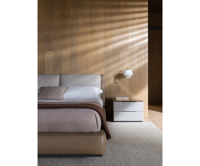 Luxury 7070 Nightstand by Rodolfo Dordoni for Molteni&C | High-End Bedside Table | Casa Design Group