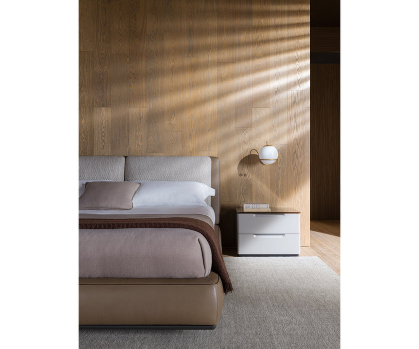Luxury 7070 Nightstand by Rodolfo Dordoni for Molteni&C | High-End Bedside Table | Casa Design Group