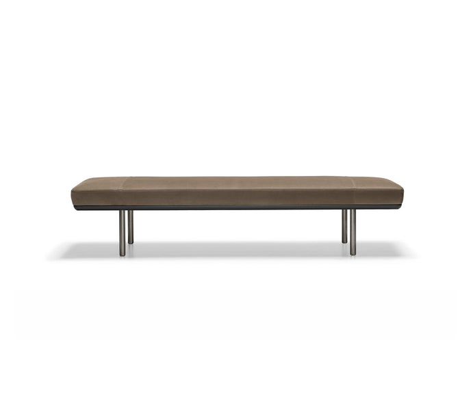 Molteni&C Aldgate upholstered bedroom bench by Rodolfo Dordoni | Casa Design Group