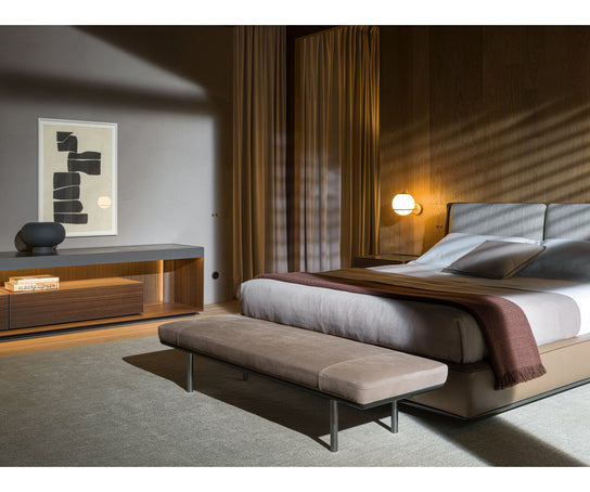 Molteni&C Aldgate upholstered bedroom bench by Rodolfo Dordoni | Casa Design Group