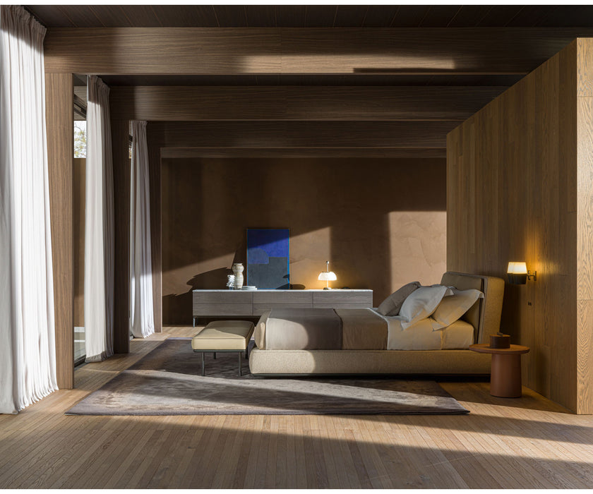 Molteni&C Aldgate upholstered bedroom bench by Rodolfo Dordoni | Casa Design Group