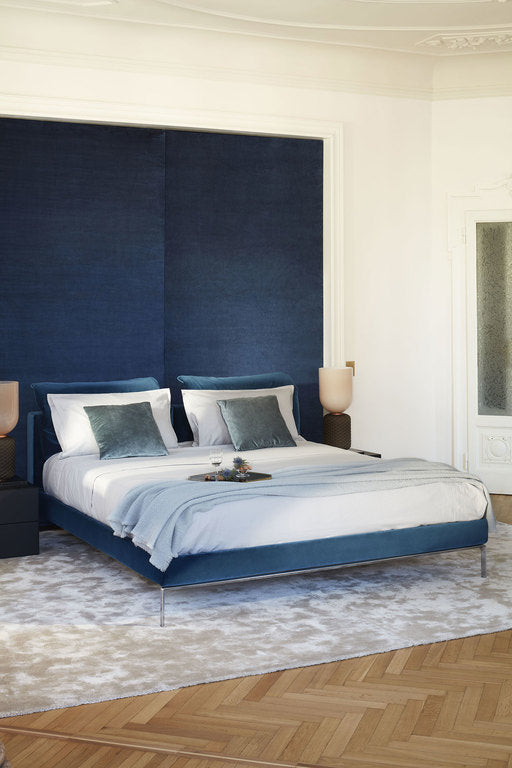 Moov modern upholstered bed by Piero Lissoni for Cassina | Casa Design Group