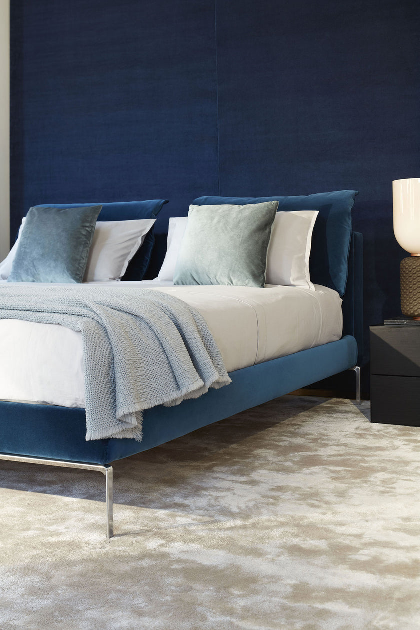Moov modern upholstered bed by Piero Lissoni for Cassina | Casa Design Group