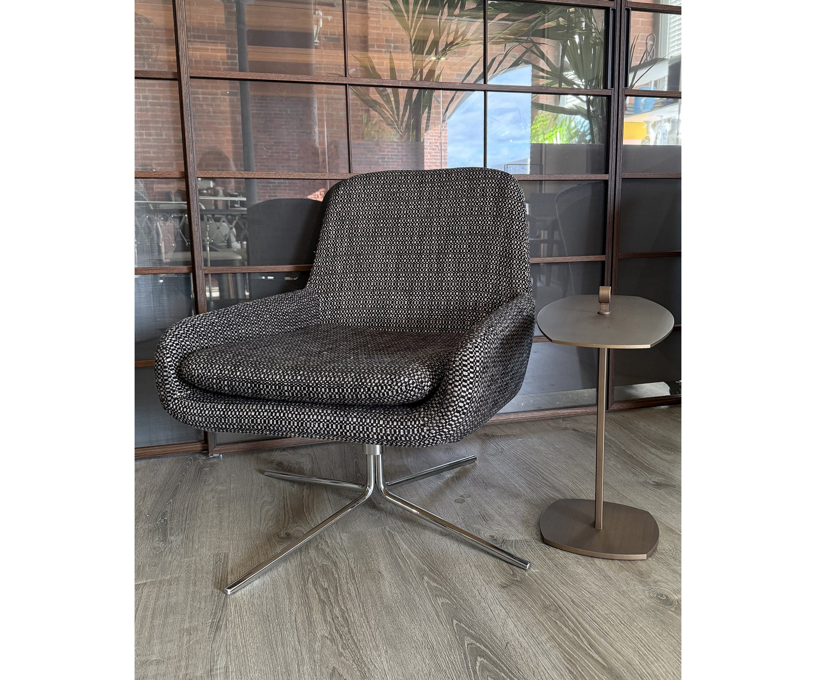 High-End Softline NOOMI Lounge Chair with Swivel Base Scandinavian Design Casa Design Group