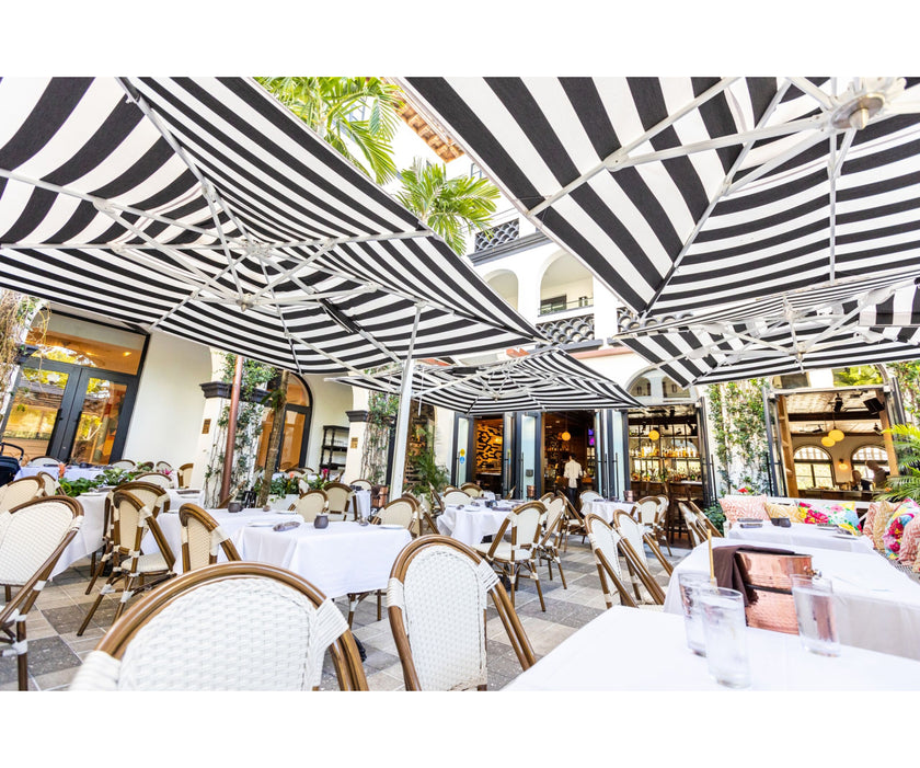 Luxury dual parasol by Tuuci with elegant marine-grade design – Casa Design Group