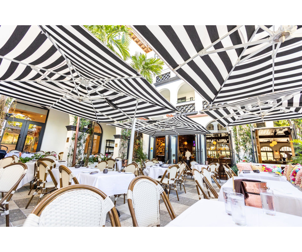 Luxury dual parasol by Tuuci with elegant marine-grade design – Casa Design Group
