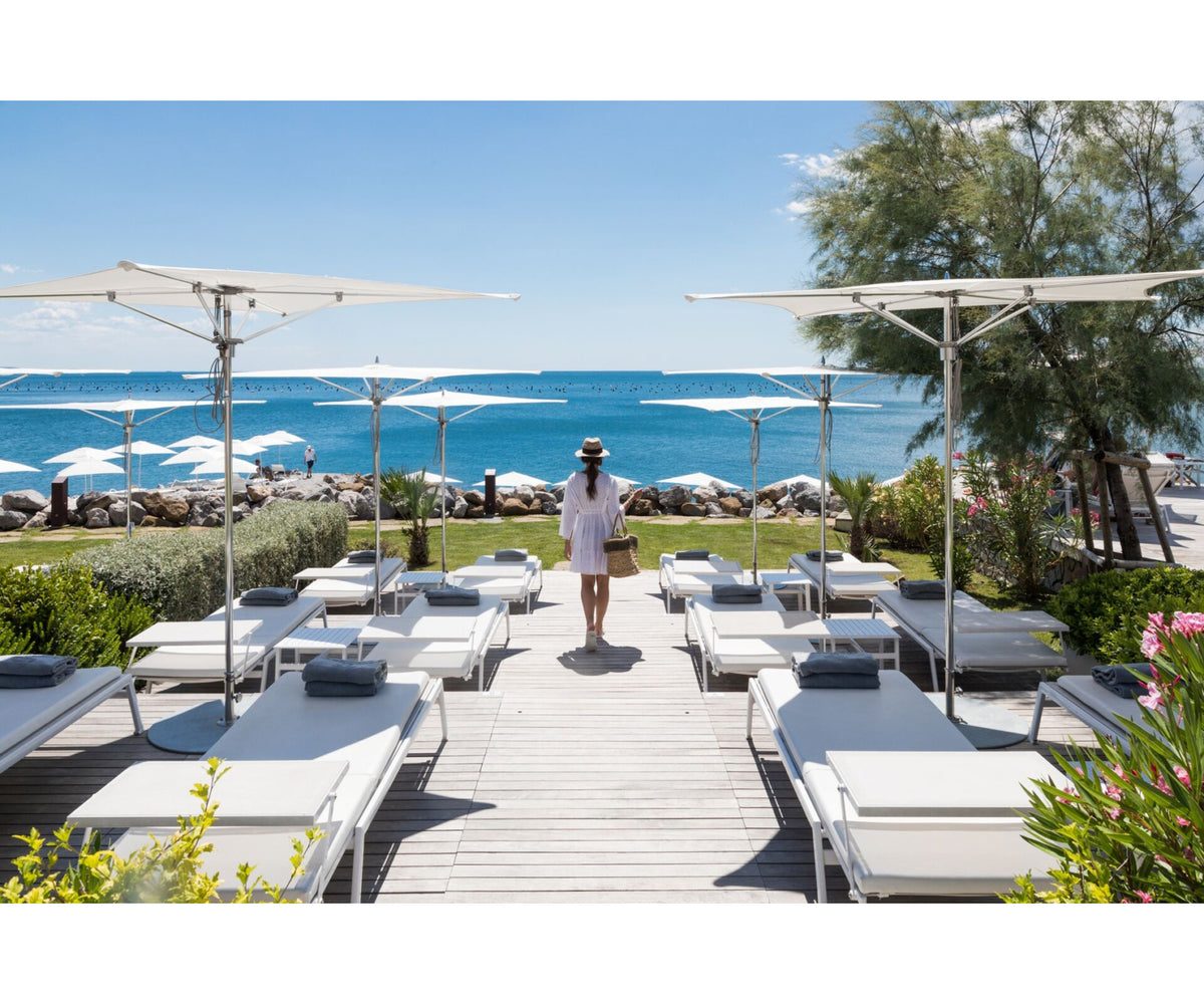 Contemporary Tuuci Ocean Master Zero Horizon outdoor parasol Casa Design Group