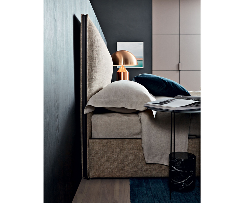 High End Panna Cotta Side Table by Molteni&C Casa Design Group