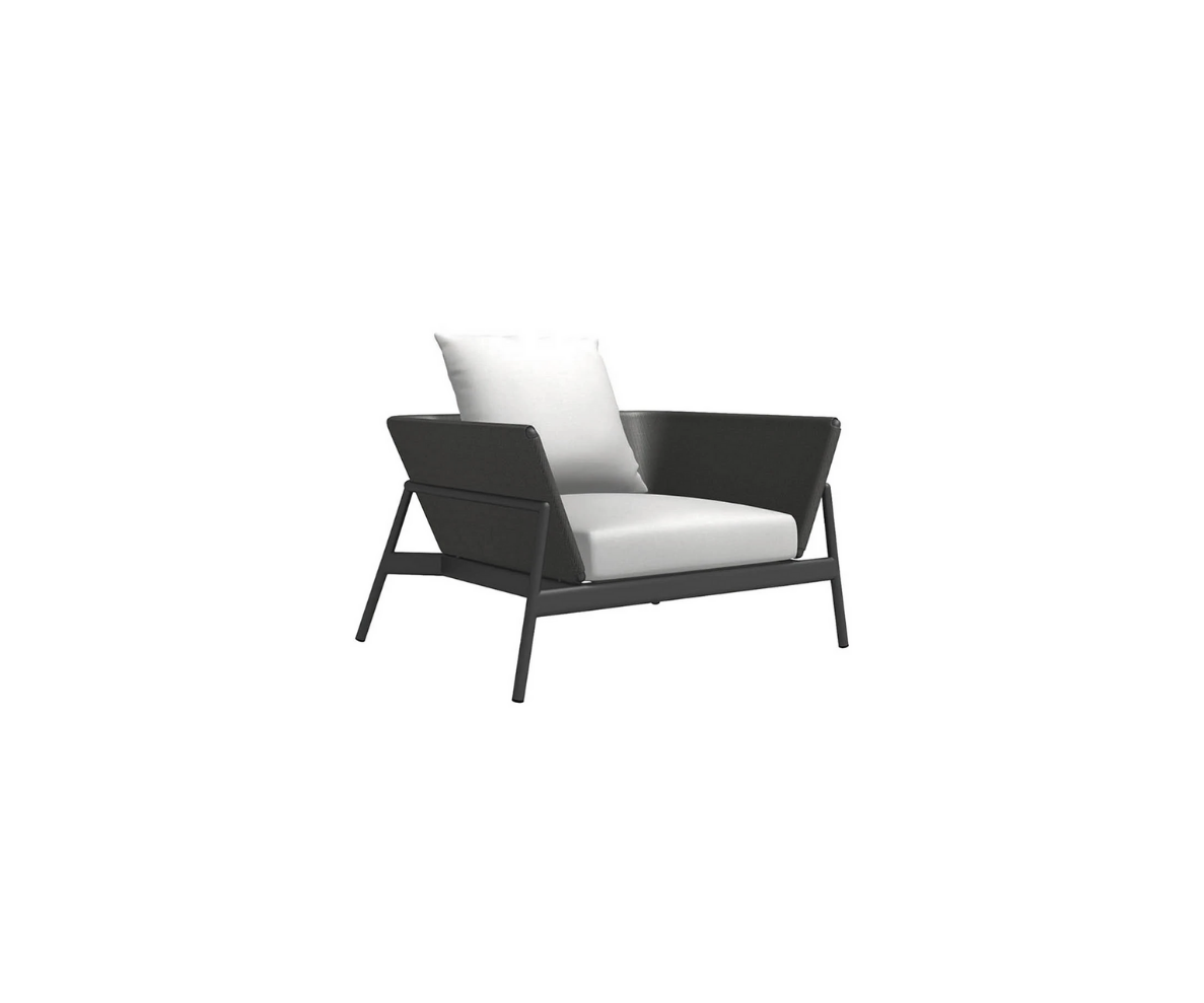 Sleek Piper 001 Outdoor Lounge Chair by Roda | Casa Design Group