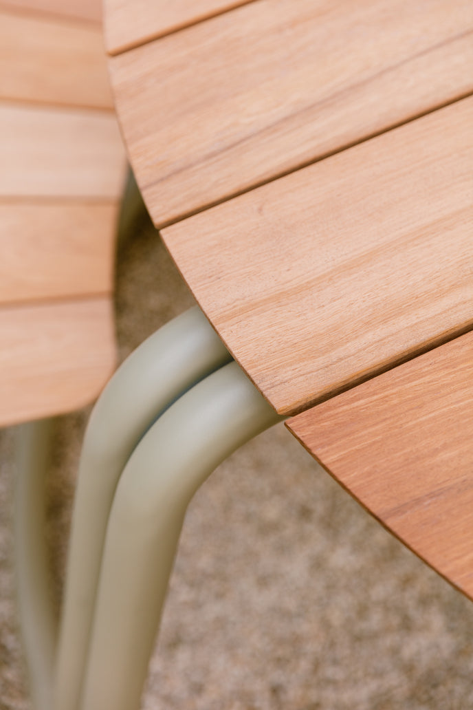 The Circle Round Outdoor Picnic Table with Integrated Benches by Wünder | Casa Design Group
