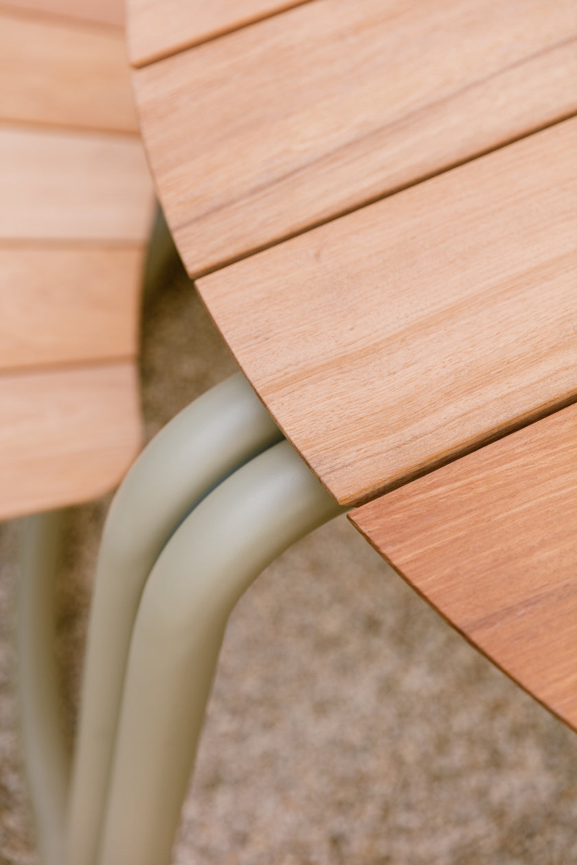 The Circle Round Outdoor Picnic Table with Integrated Benches by Wünder | Casa Design Group