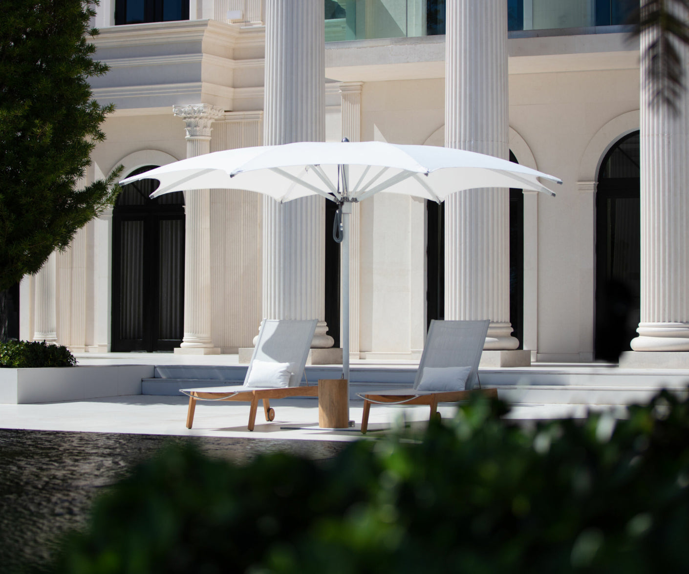 Modern curved marine-grade umbrella by Tuuci Ocean Master Max | Casa Design Group