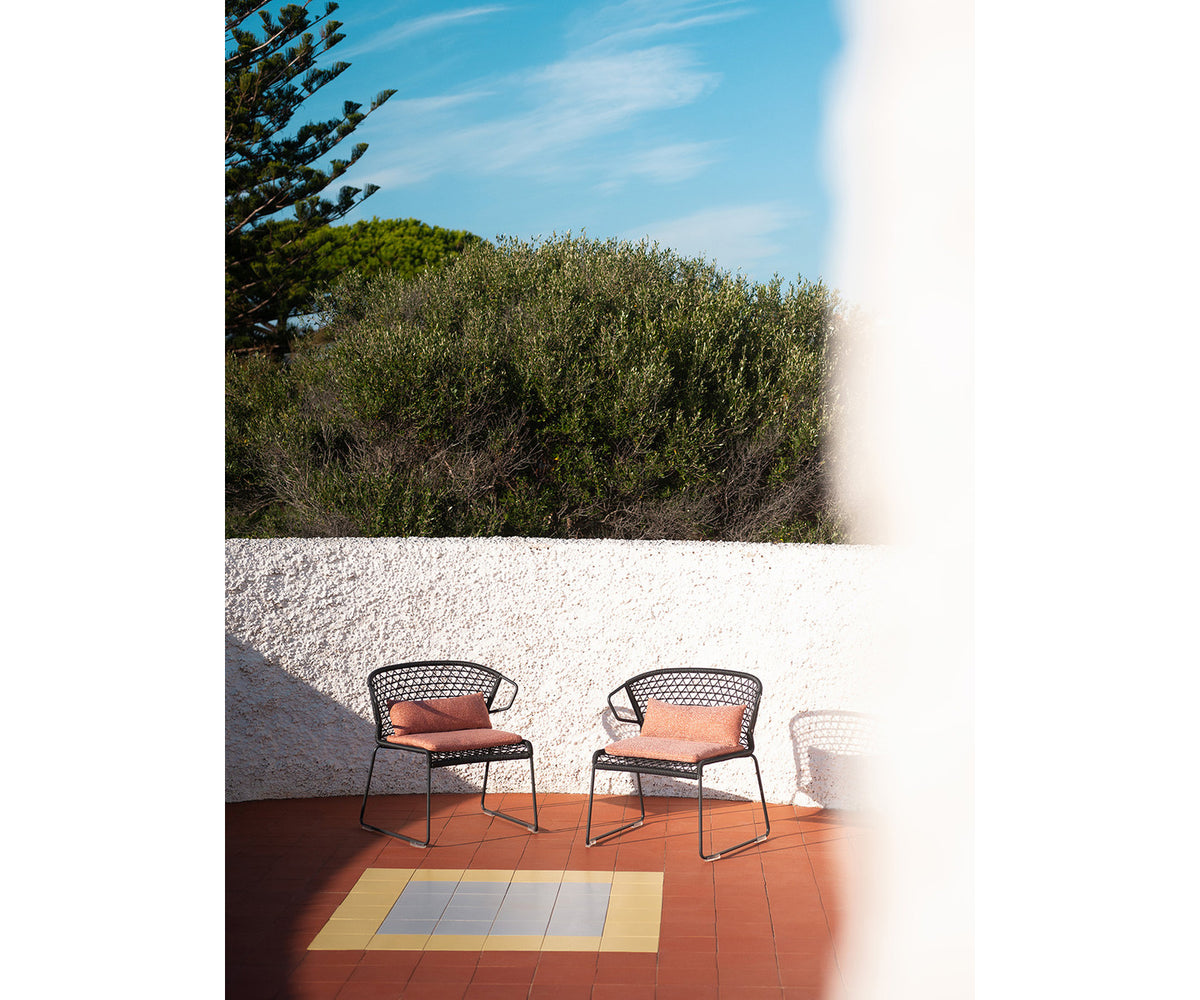 Modern Vela Outdoor Lounge Chair with Metal Frame by Potocco | Casa Design Group