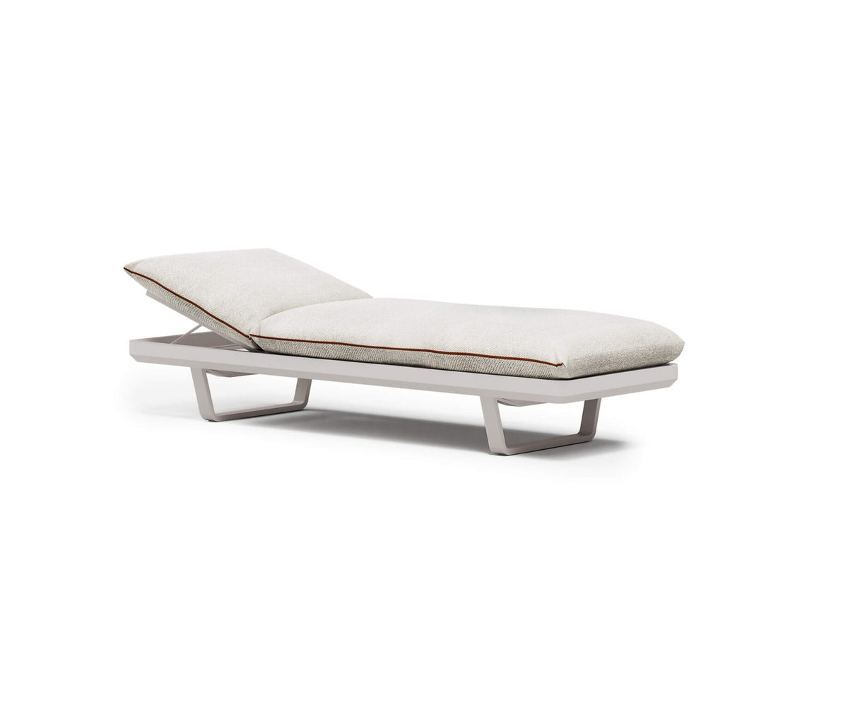 Modern Venice Outdoor Lounger with Aluminum Frame Casa Design Group