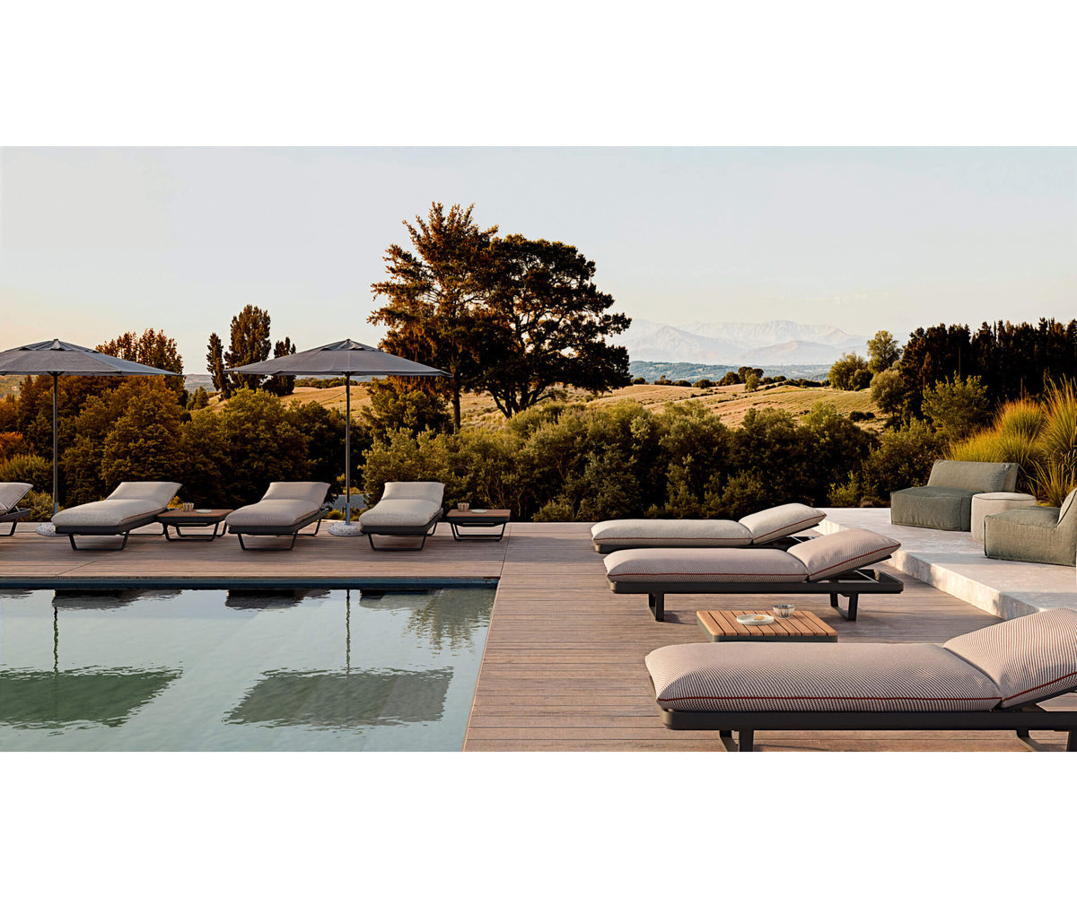 Modern Venice Outdoor Lounger with Aluminum Frame Casa Design Group
