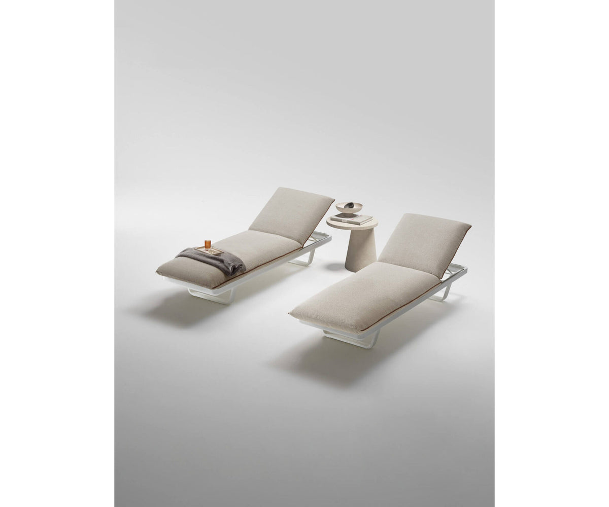 Modern Venice Outdoor Lounger with Aluminum Frame Casa Design Group