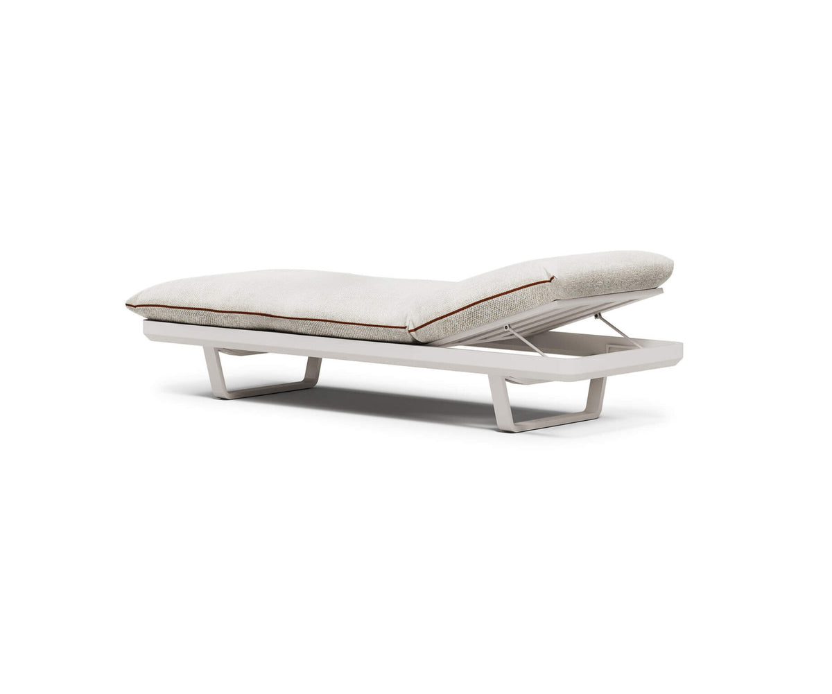 Modern Venice Outdoor Lounger with Aluminum Frame Casa Design Group