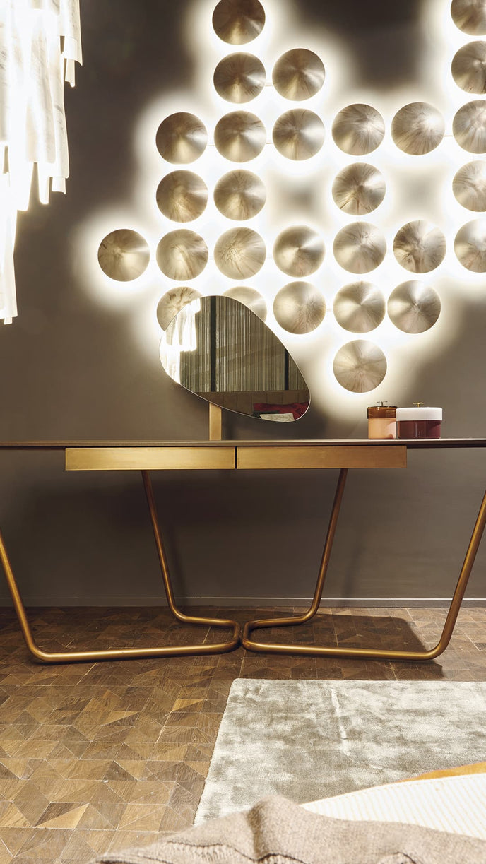 High End Wall Clips Light by Henge Casa Design Group