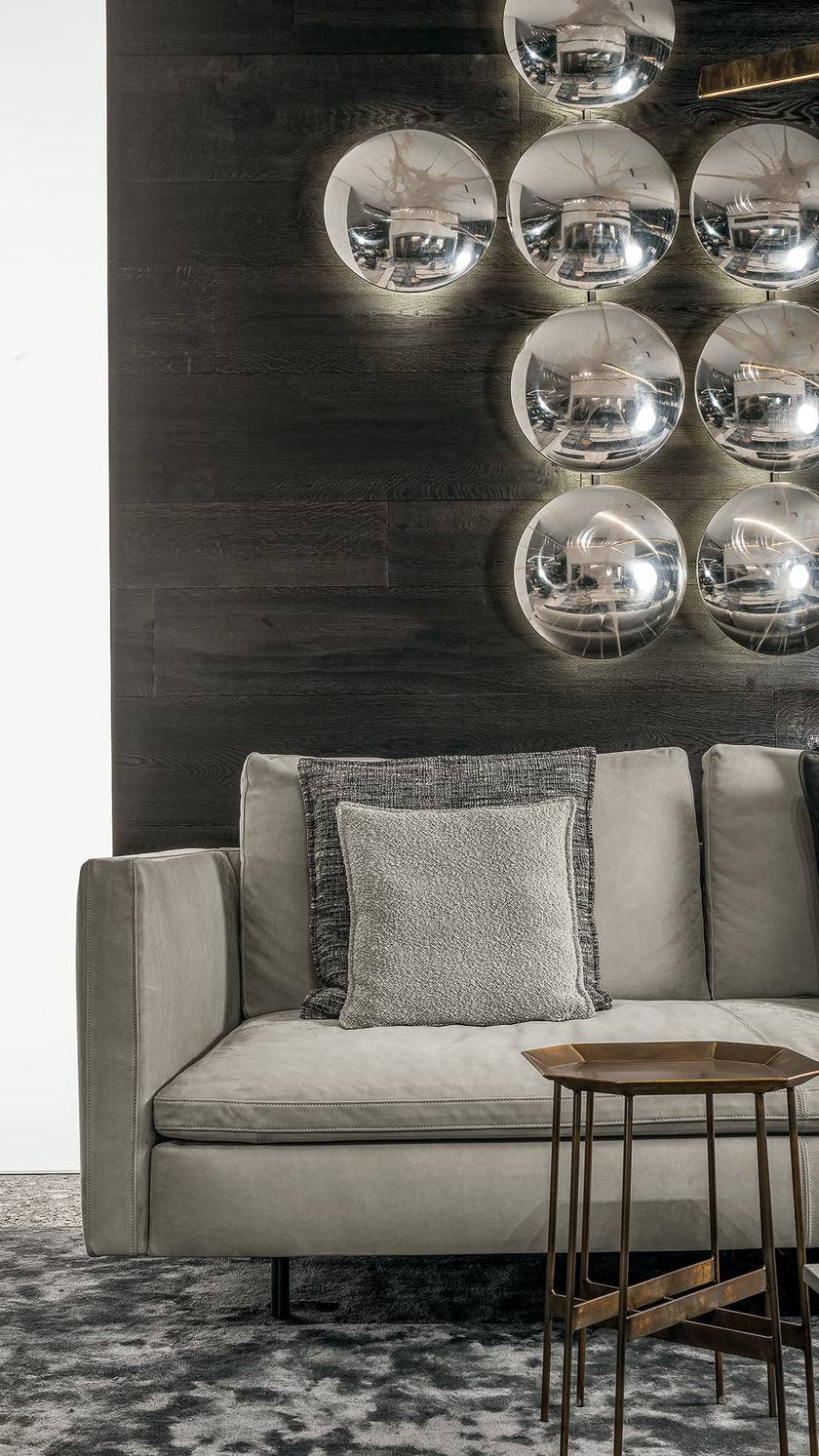 High End Wall Clips Light by Henge Casa Design Group
