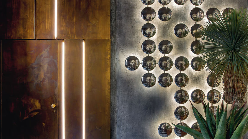 High End Wall Clips Light by Henge Casa Design Group