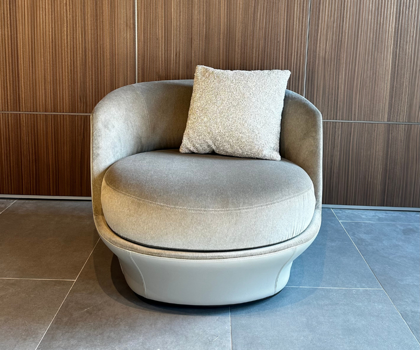 All Around Armchair Giorgetti