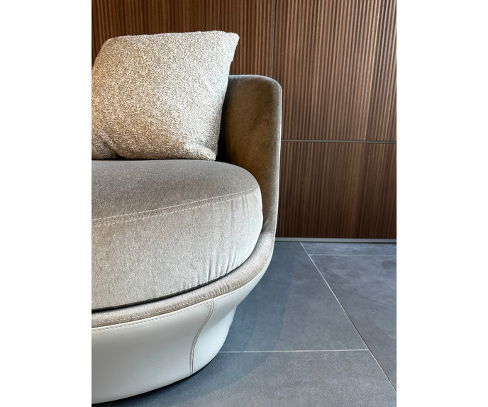 All Around Armchair Giorgetti