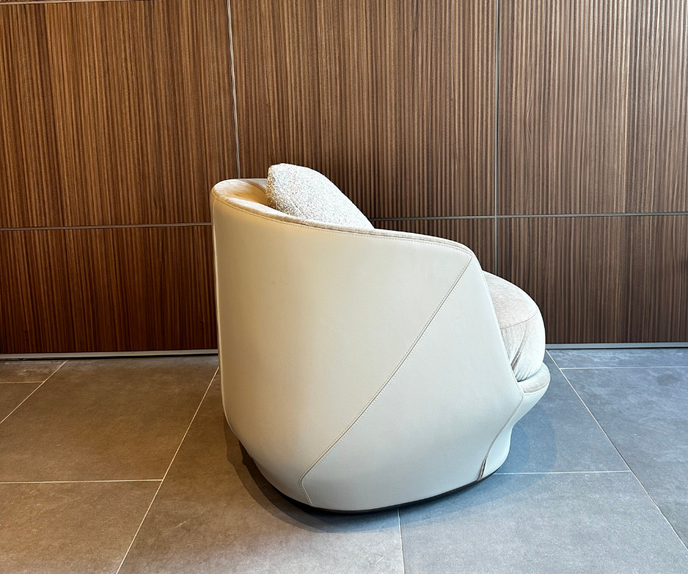 All Around Armchair Giorgetti