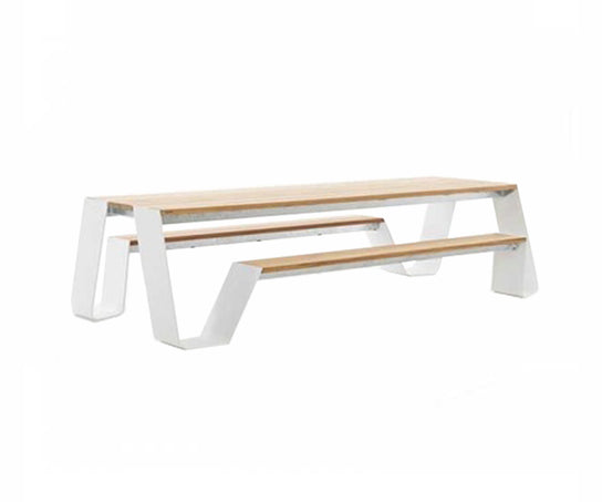 High end Hopper 300 Dining Table by Extremis Casa Design
