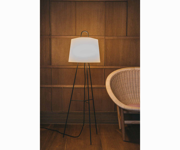 Mia Objects Spotlight Floor Lamp I Kettal
