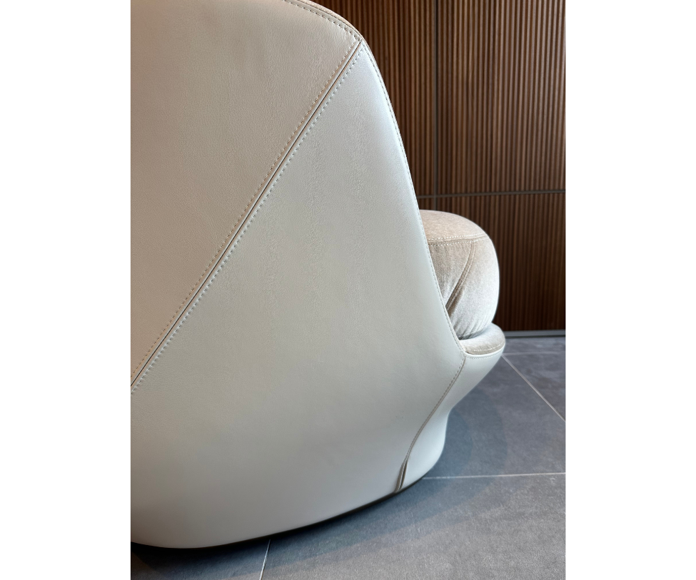 All Around Armchair Giorgetti