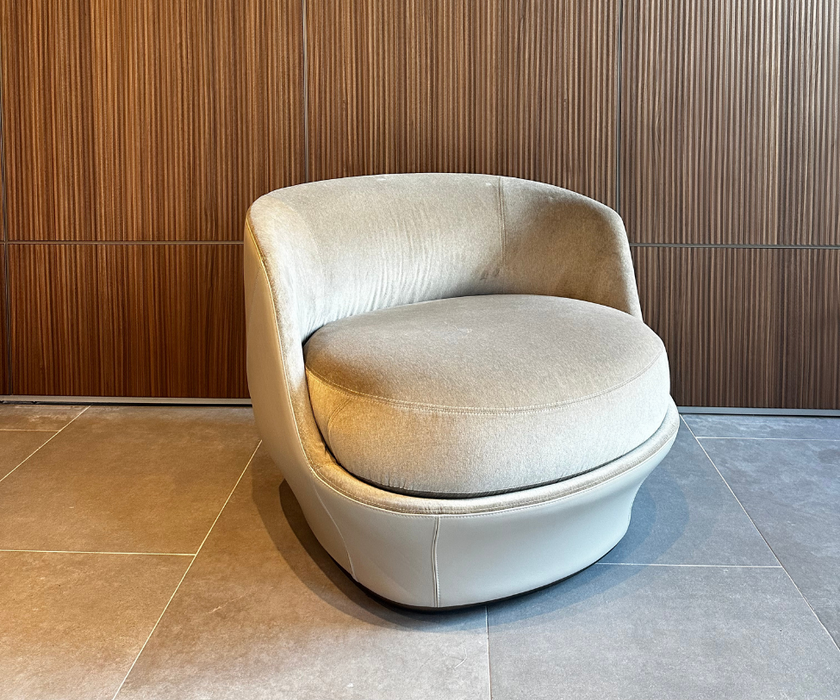 All Around Armchair Giorgetti