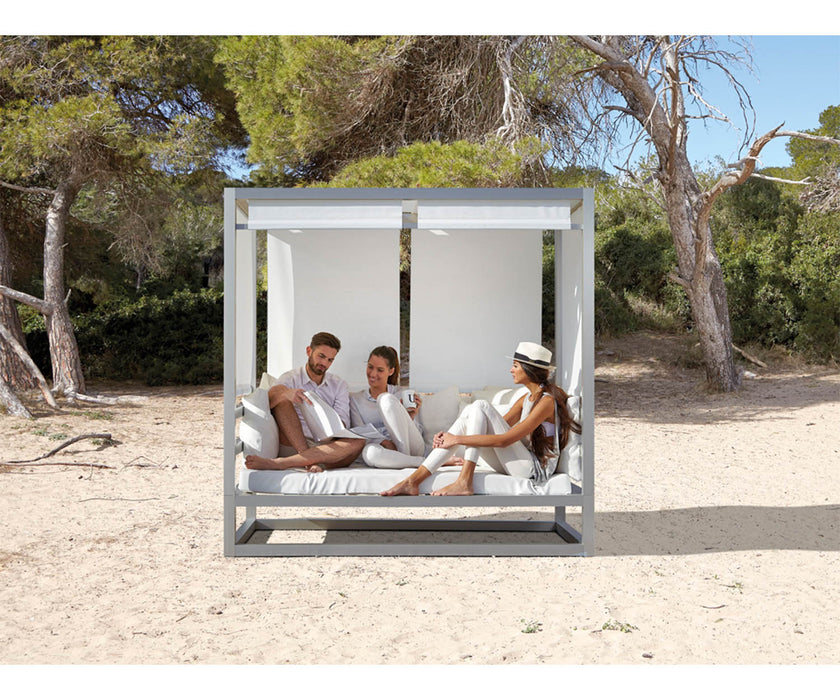 High end Tres Al Fresco Sofa by Gandia Blasco Casa Design