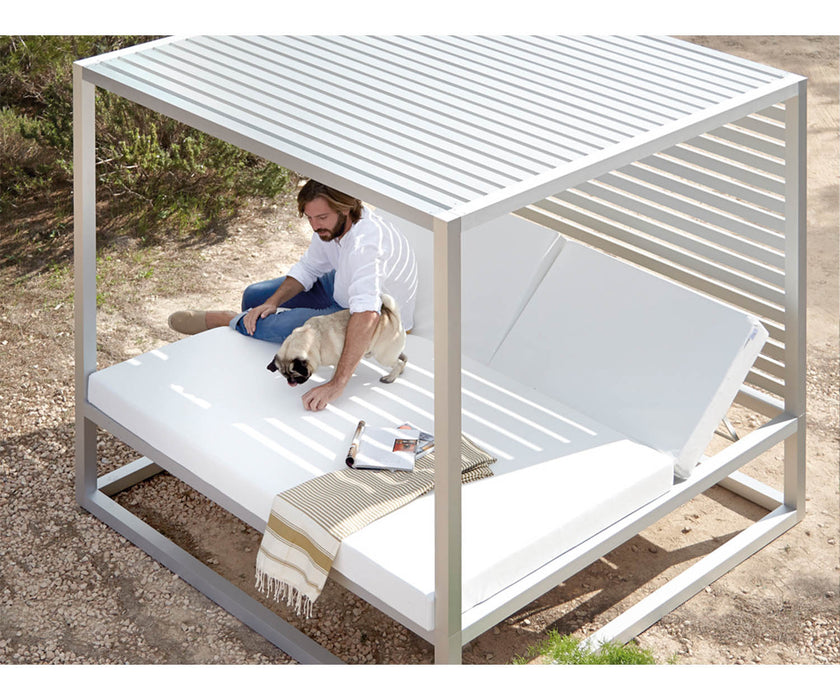 High end Elevated Reclining Daybed with Aluminum Slats by Gandia Blasco Casa Design