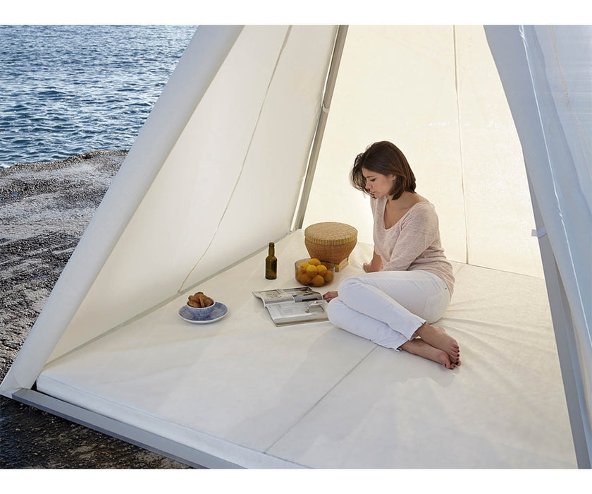 High end Wigwam Pavilion by Gandia Blasco Casa Design