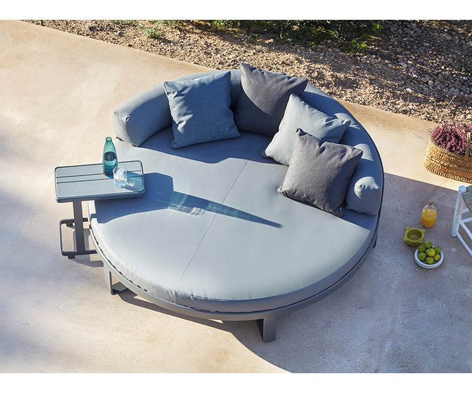 High end Flat Circular Bed by Gandia Blasco Casa Design