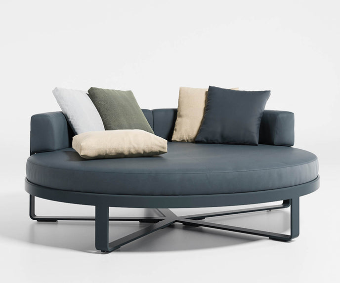 High end Flat Circular Bed by Gandia Blasco Casa Design
