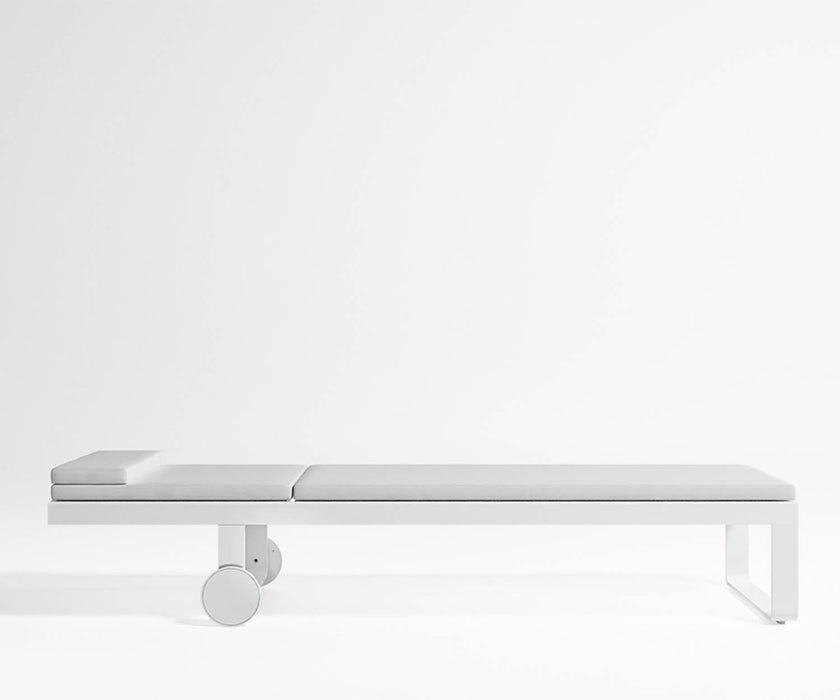 High end Flat Chaise Lounge by Gandia Blasco Casa Design