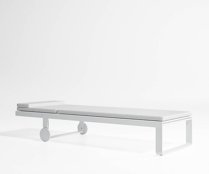 High end Flat Chaise Lounge by Gandia Blasco Casa Design