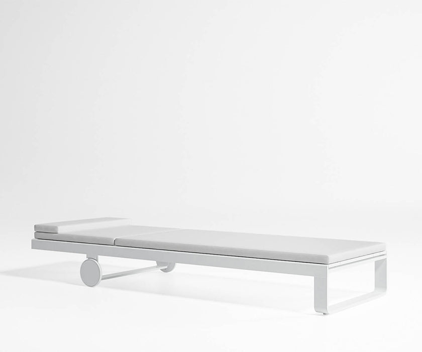 High end Flat Chaise Lounge by Gandia Blasco Casa Design