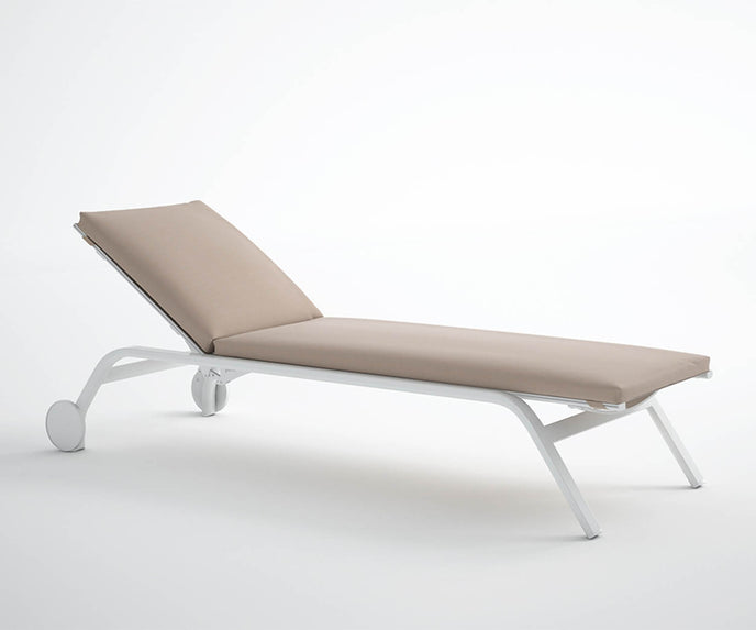 High end Stack Chaise Lounge with Wheels by Gandia Blasco Casa Design