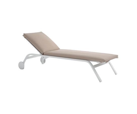 High end Stack Chaise Lounge with Wheels by Gandia Blasco Casa Design