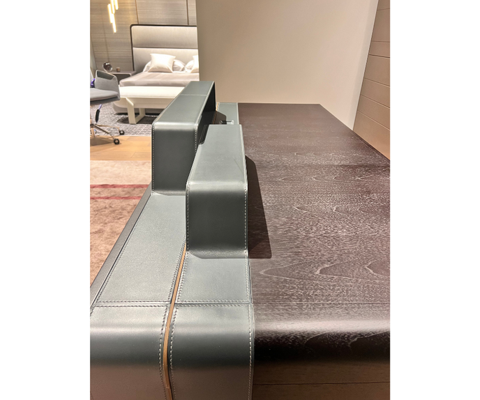 Alma Desk by Giorgetti