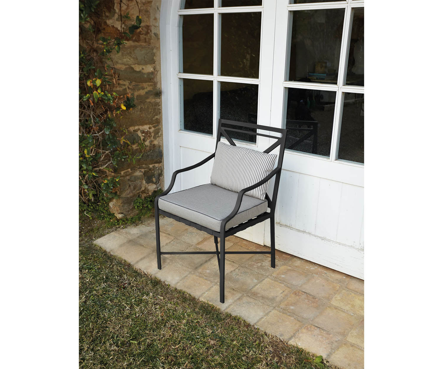 Triconfort 72100 Dining Armchair