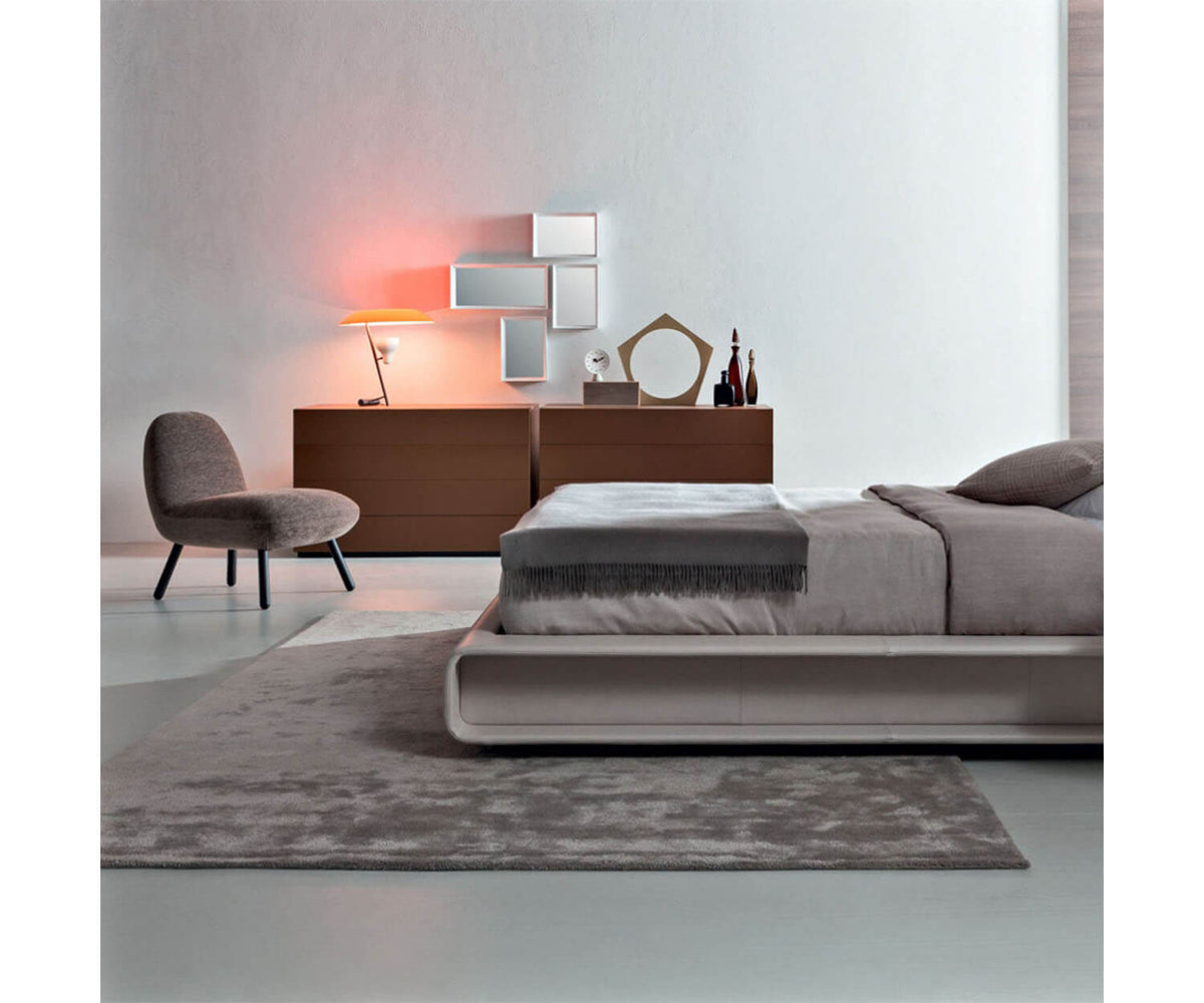 High End 606 Nightstand by Molteni&amp;C Casa Design Group