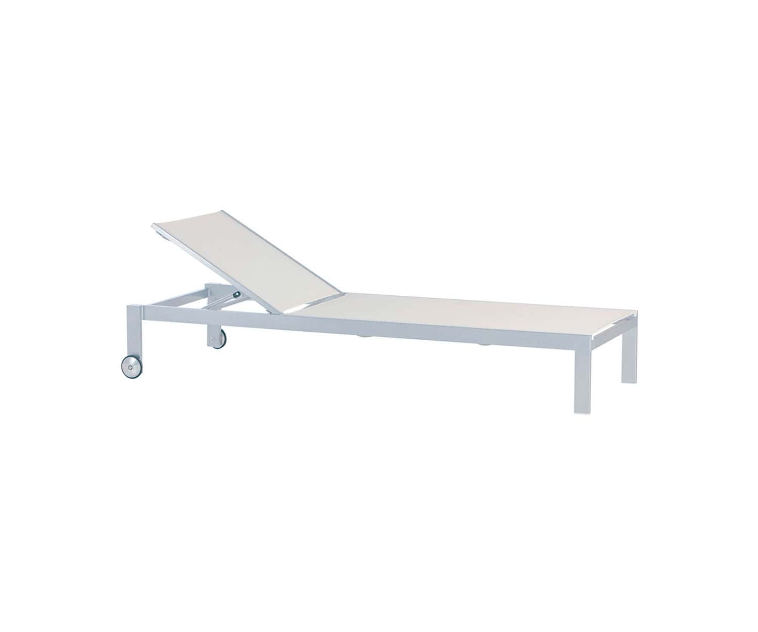 High end Jazz Sunbed by Point 1920 Casa Design