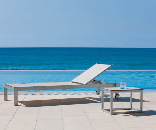 High end Jazz Sunbed by Point 1920 Casa Design