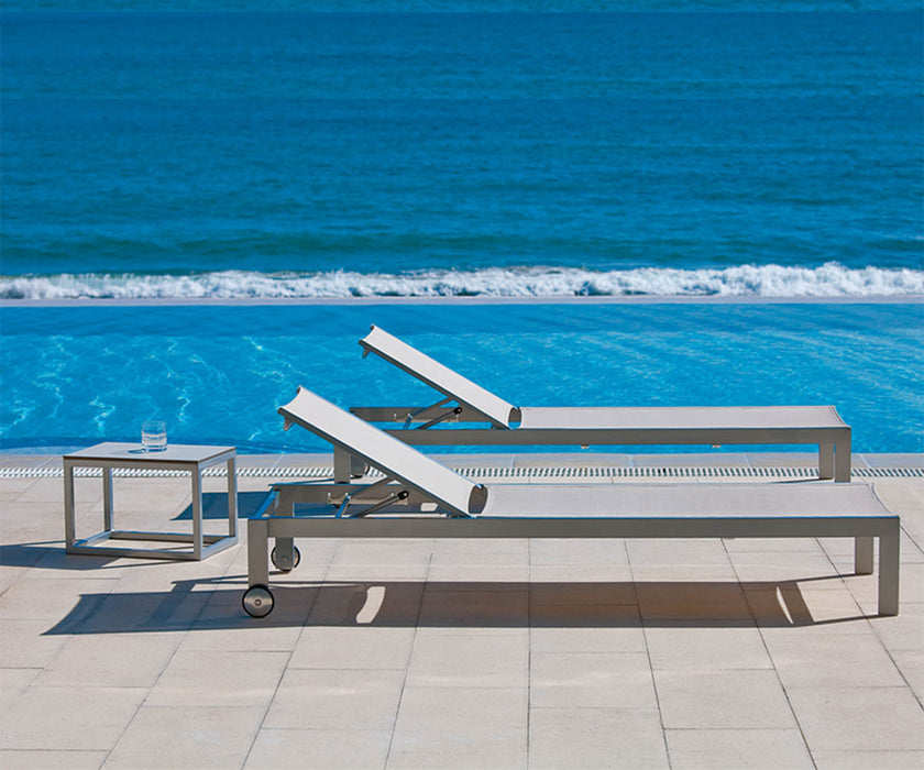 High end Jazz Sunbed by Point 1920 Casa Design