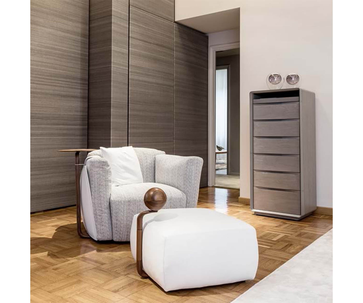 Frame Tall Chest Giorgetti